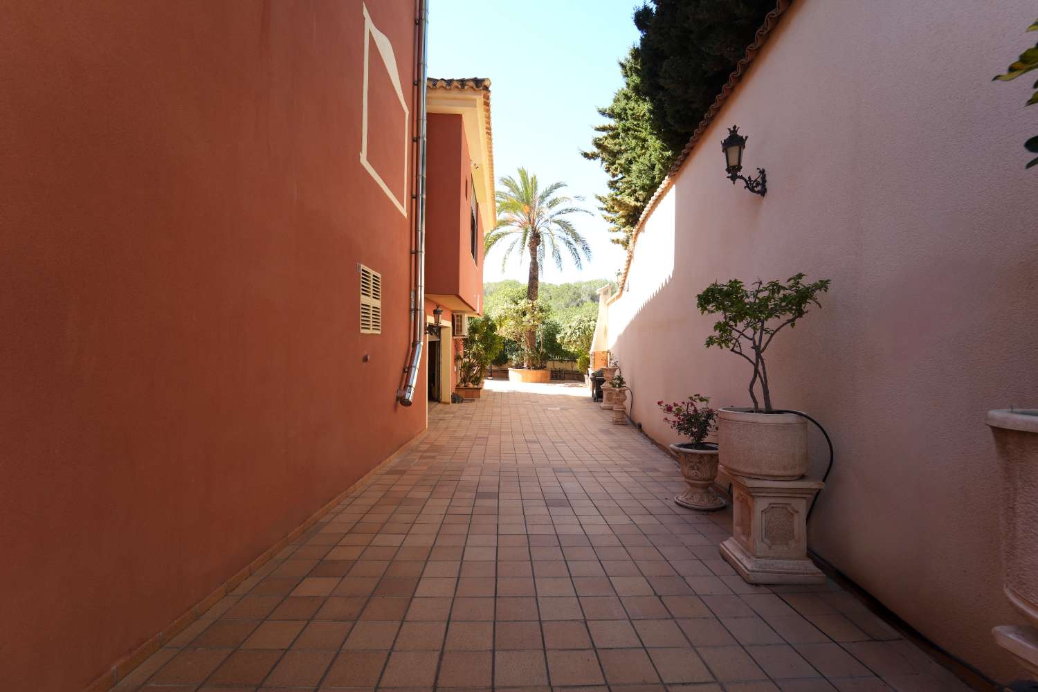 ESPECTACULAR VILLA DE LUJO CON VISTAS AL MAR EN CAMPOAMOR – 734 M² EN PARCELA DE 850 M²