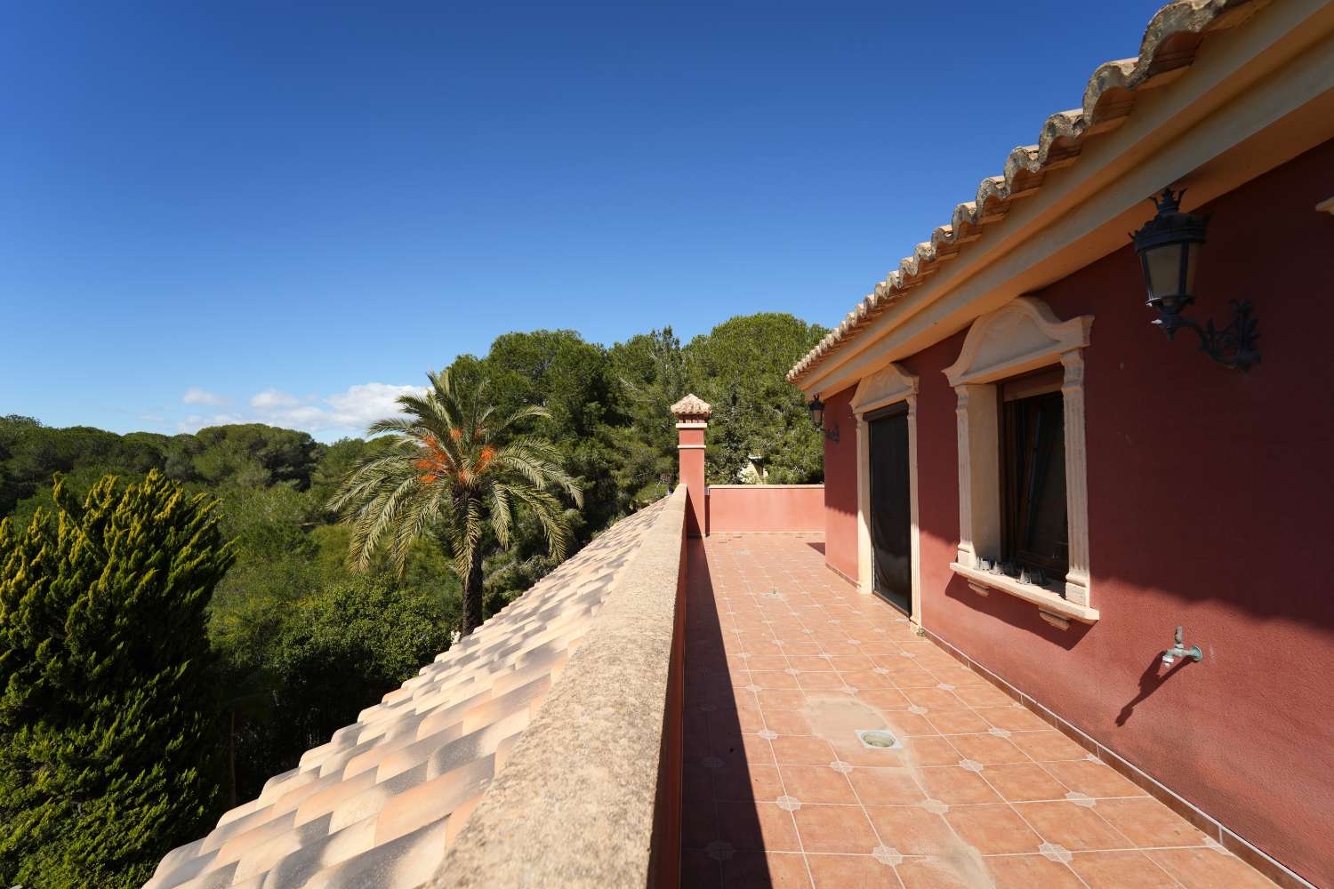 ESPECTACULAR VILLA DE LUJO CON VISTAS AL MAR EN CAMPOAMOR – 734 M² EN PARCELA DE 850 M²