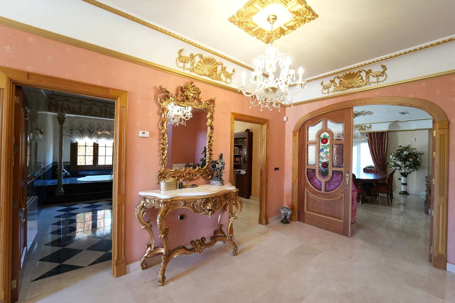 ESPECTACULAR VILLA DE LUJO CON VISTAS AL MAR EN CAMPOAMOR – 734 M² EN PARCELA DE 850 M²