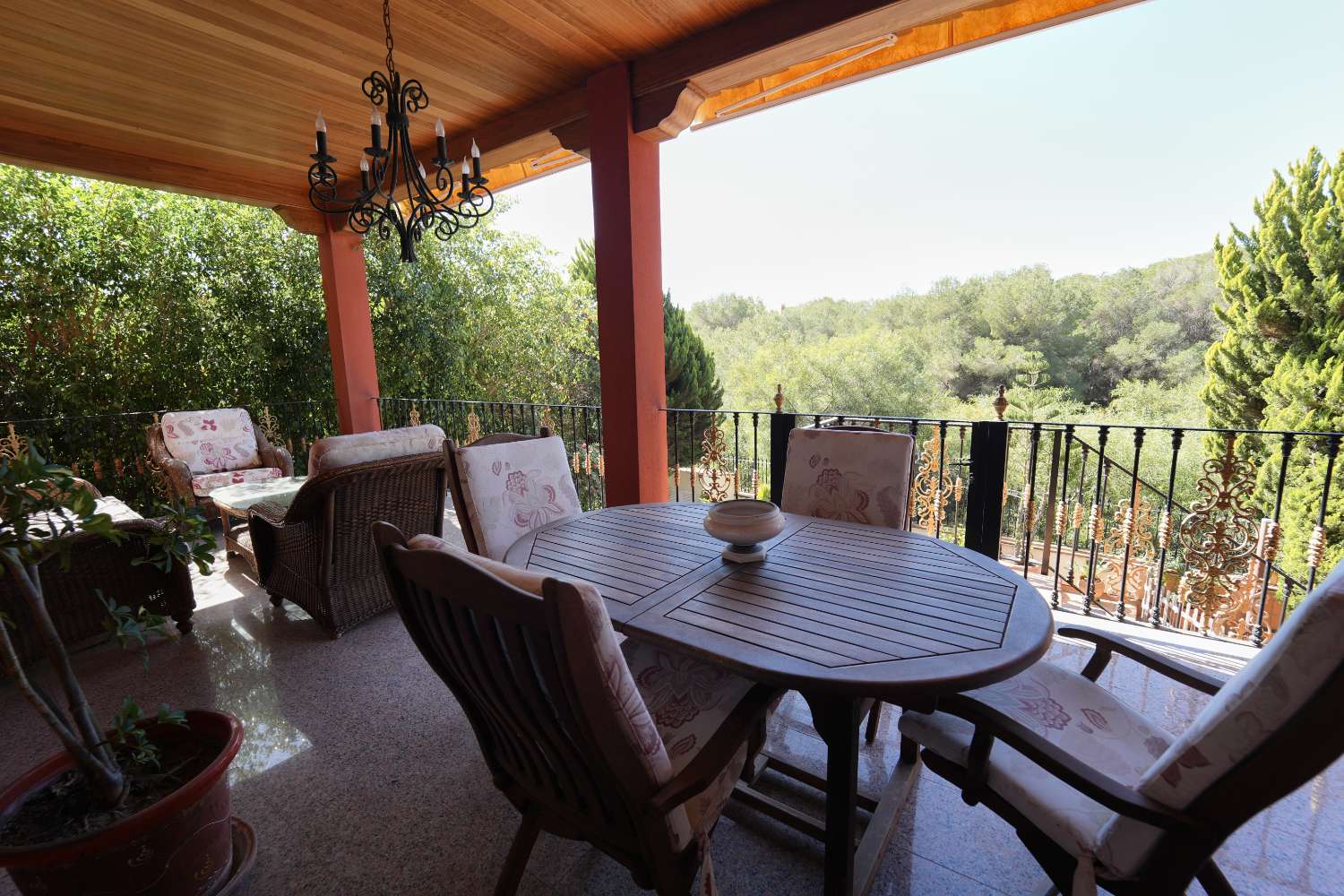 ESPECTACULAR VILLA DE LUJO CON VISTAS AL MAR EN CAMPOAMOR – 734 M² EN PARCELA DE 850 M²