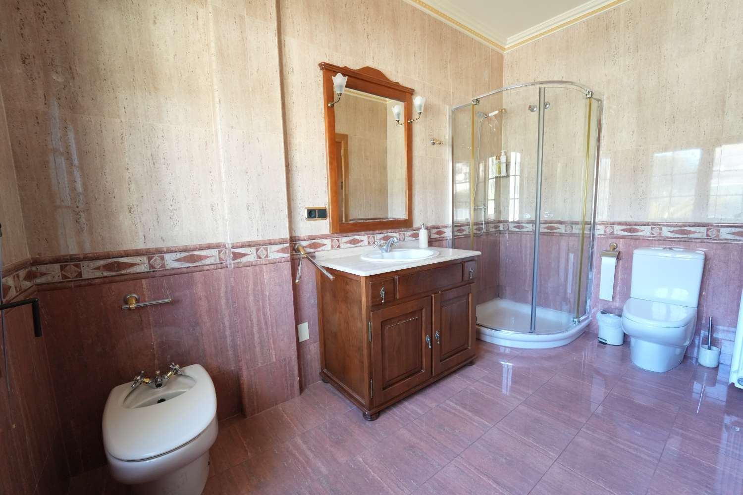 ESPECTACULAR VILLA DE LUJO CON VISTAS AL MAR EN CAMPOAMOR – 734 M² EN PARCELA DE 850 M²