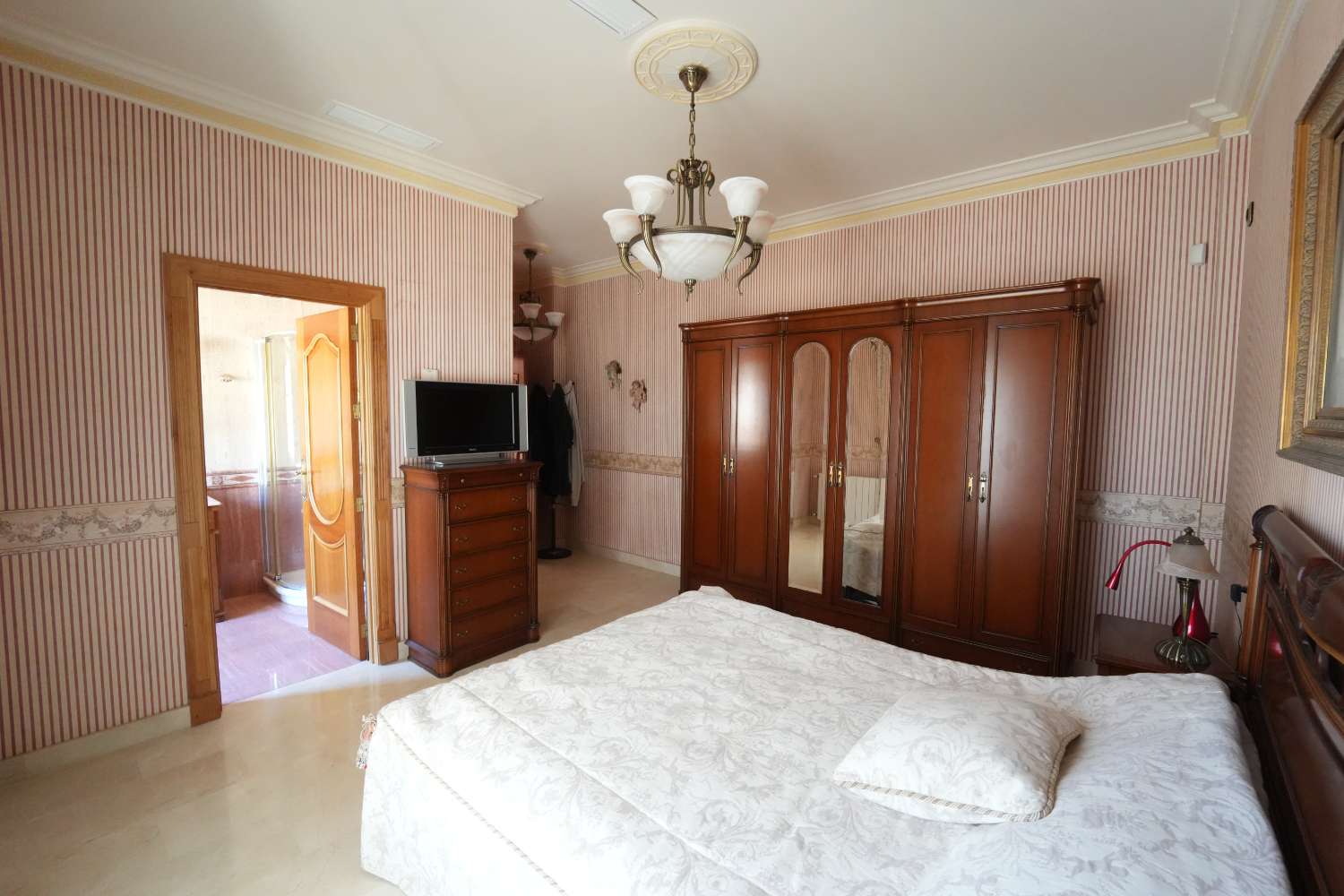 ESPECTACULAR VILLA DE LUJO CON VISTAS AL MAR EN CAMPOAMOR – 734 M² EN PARCELA DE 850 M²