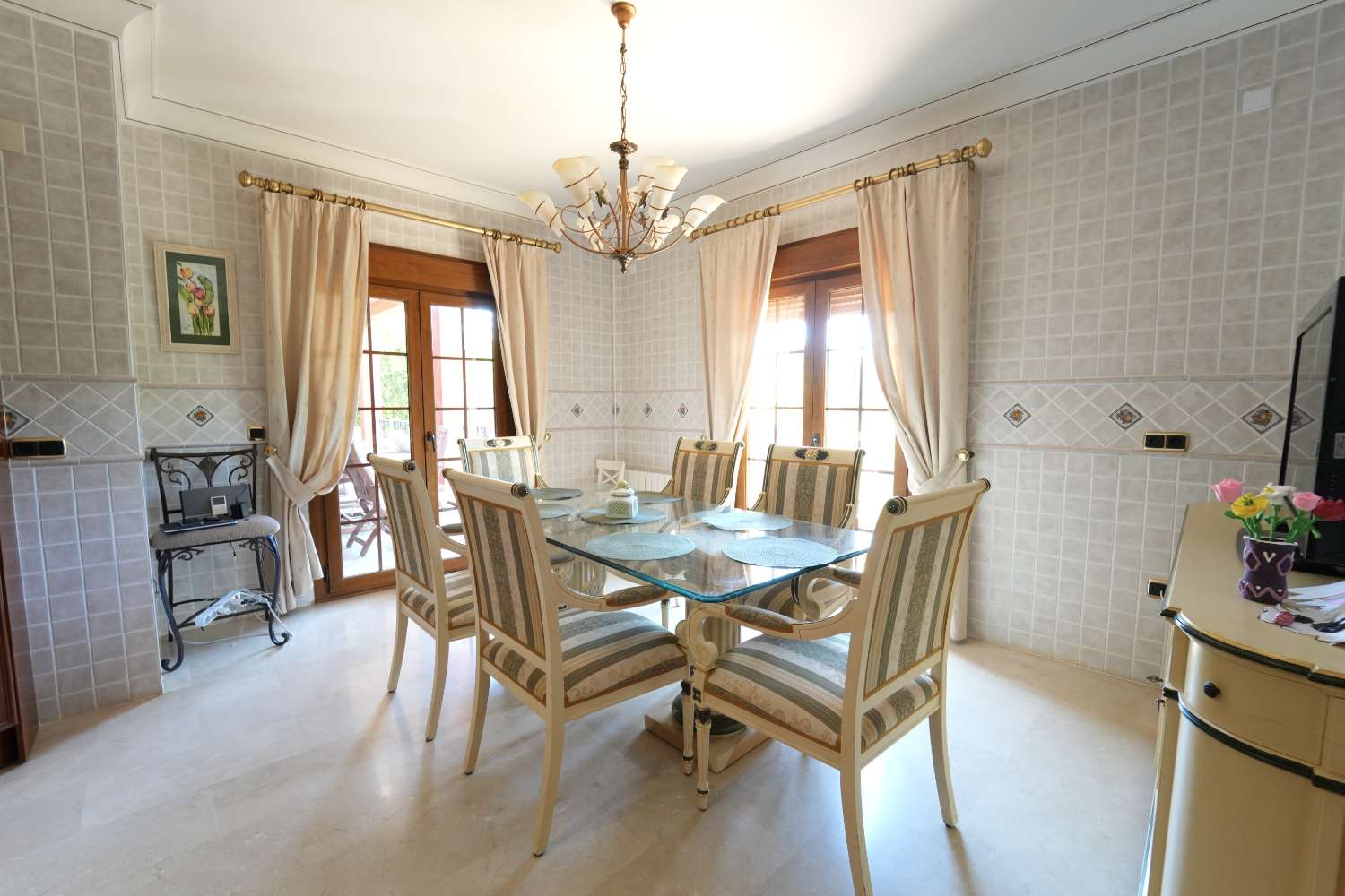 ESPECTACULAR VILLA DE LUJO CON VISTAS AL MAR EN CAMPOAMOR – 734 M² EN PARCELA DE 850 M²