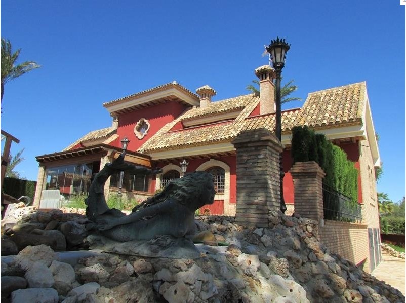 EXCLUSIVA VILLA DE LUJO EN CAMPOAMOR