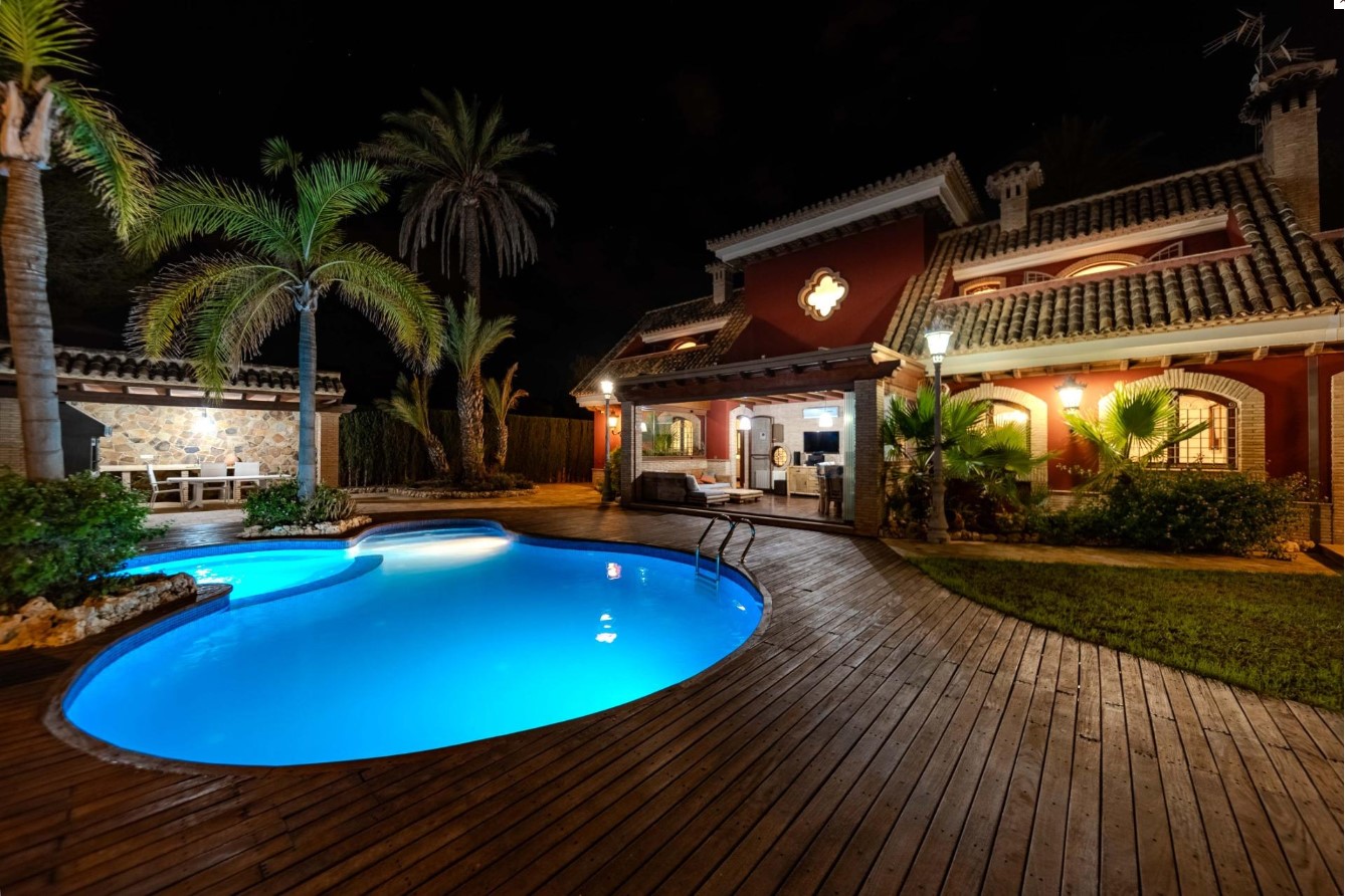 EXCLUSIVA VILLA DE LUJO EN CAMPOAMOR