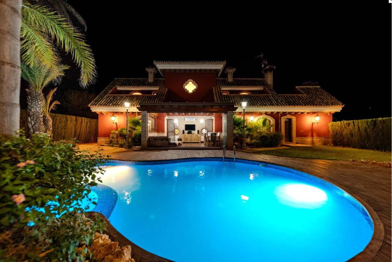 EXCLUSIVA VILLA DE LUJO EN CAMPOAMOR