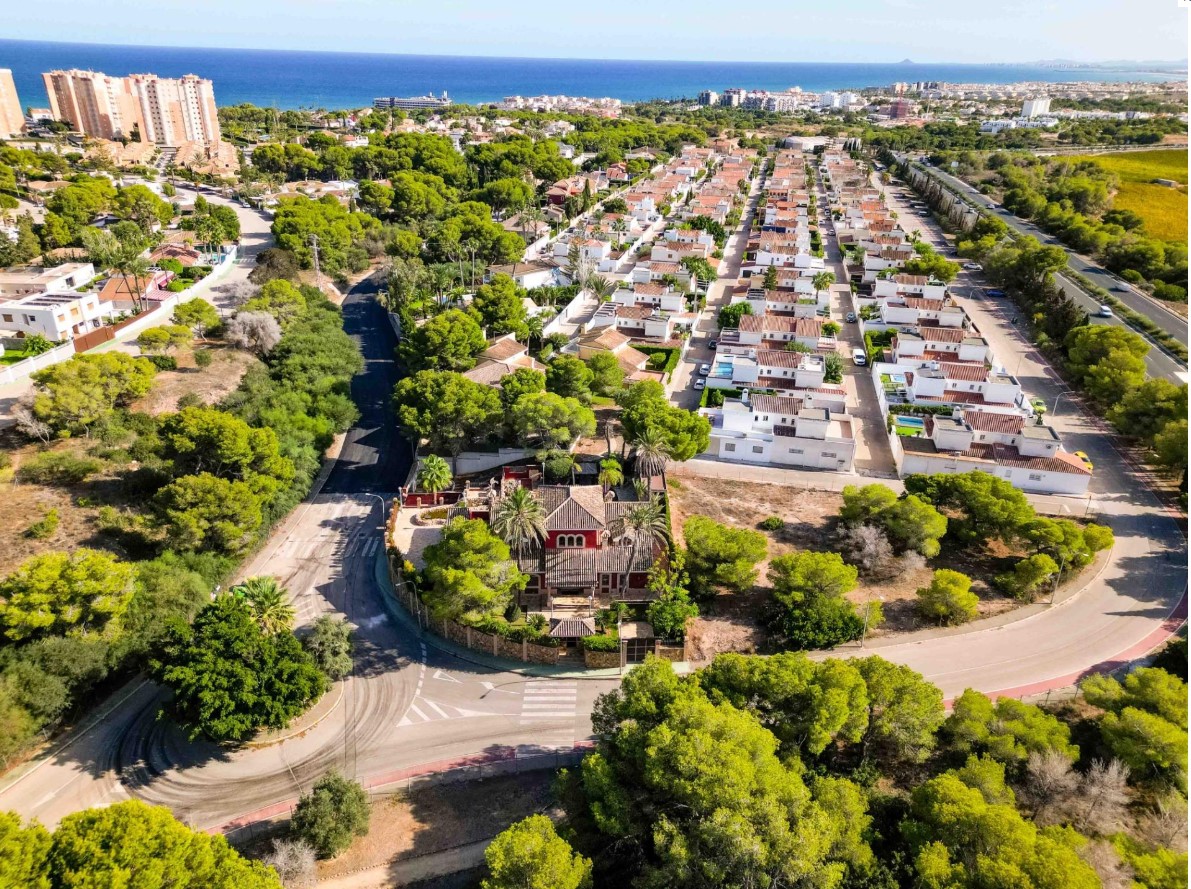 EXCLUSIVA VILLA DE LUJO EN CAMPOAMOR