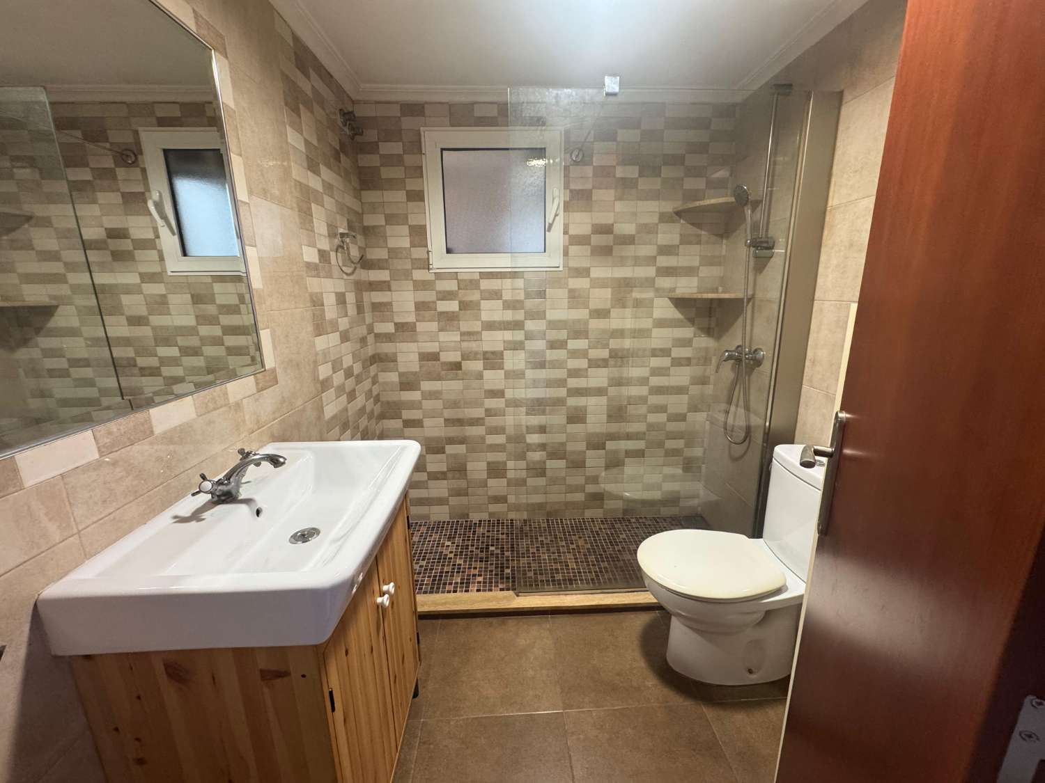 APARTAMENTO A 100 METROS DEL MAR EN TORREVIEJA – LUZ, AMPLITUD Y UBICACIÓN PRIVILEGIADA