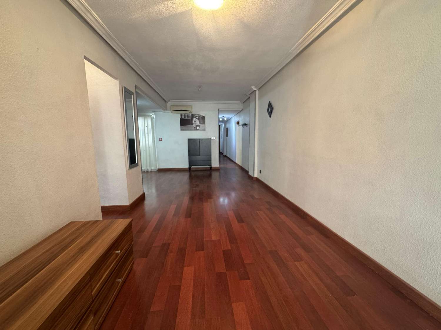 APARTAMENTO A 100 METROS DEL MAR EN TORREVIEJA – LUZ, AMPLITUD Y UBICACIÓN PRIVILEGIADA