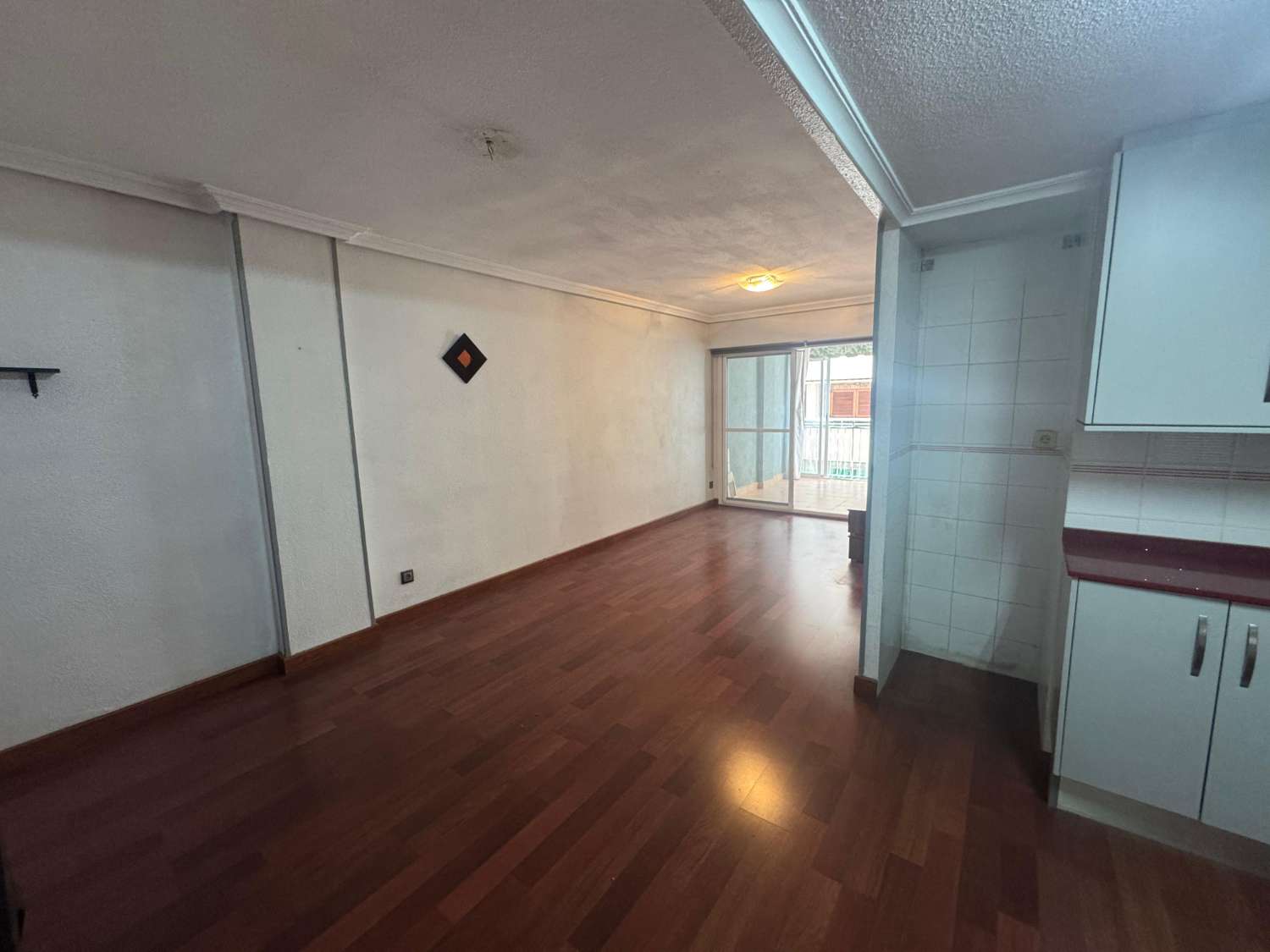 APARTAMENTO A 100 METROS DEL MAR EN TORREVIEJA – LUZ, AMPLITUD Y UBICACIÓN PRIVILEGIADA