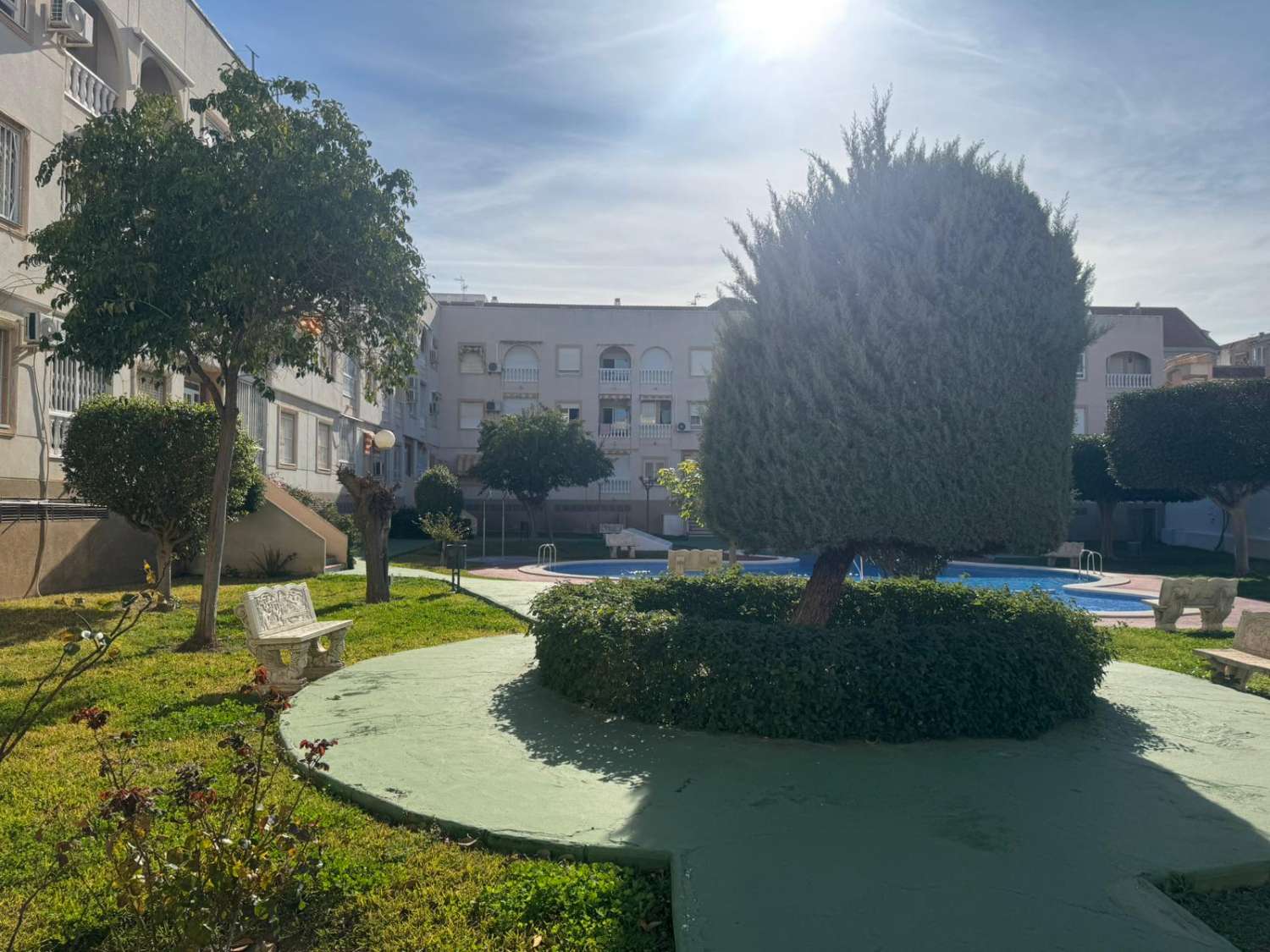 APARTAMENTO SOLEADO A 250 METROS DEL MAR EN TORREVIEJA – COMODIDAD Y VIDA MEDITERRÁNEA