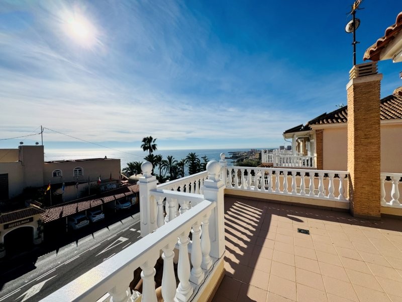 ESPECTACULAR VILLA CON VISTAS AL MAR A 180 METROS DE LA PLAYA EN TORRE LA MATA