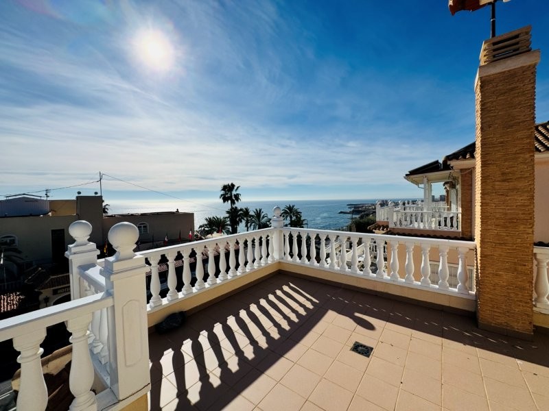 ESPECTACULAR VILLA CON VISTAS AL MAR A 180 METROS DE LA PLAYA EN TORRE LA MATA