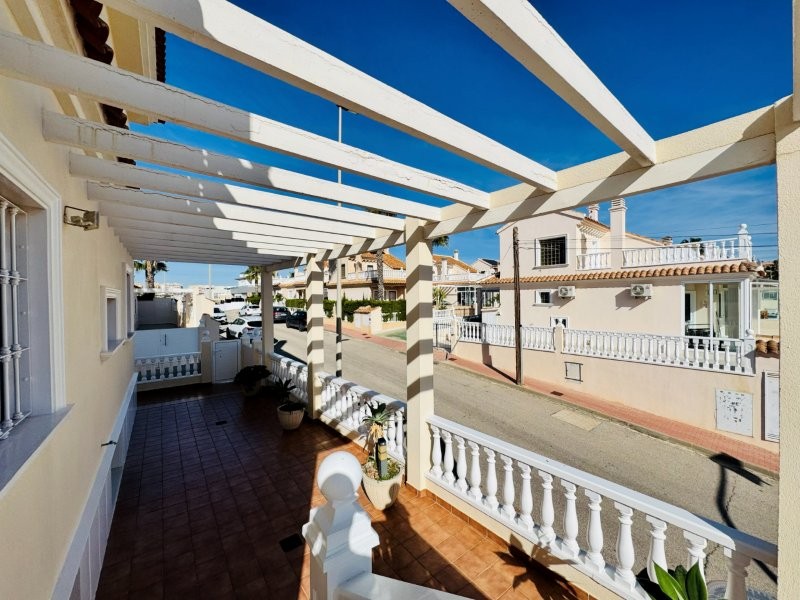ESPECTACULAR VILLA CON VISTAS AL MAR A 180 METROS DE LA PLAYA EN TORRE LA MATA