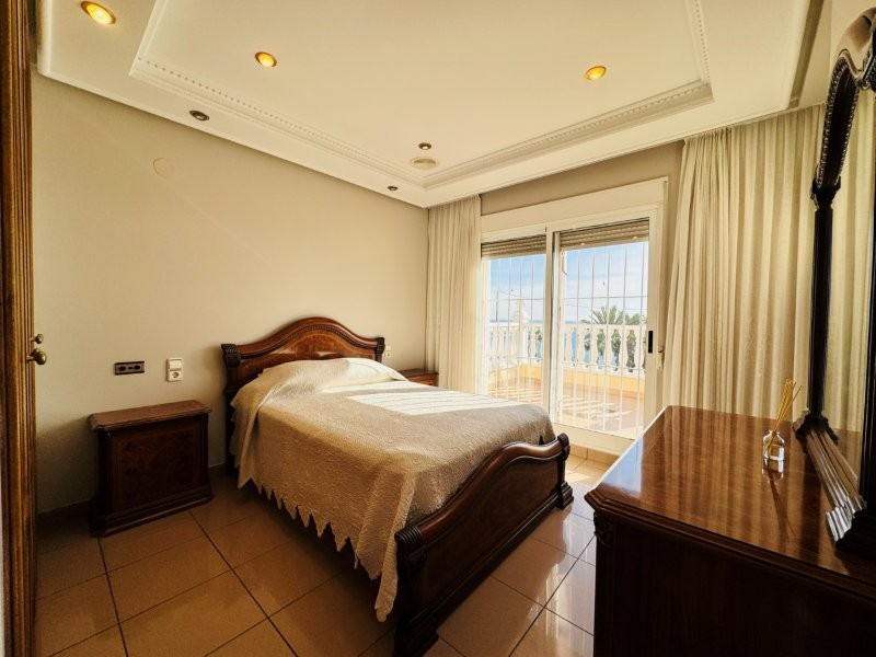 ESPECTACULAR VILLA CON VISTAS AL MAR A 180 METROS DE LA PLAYA EN TORRE LA MATA