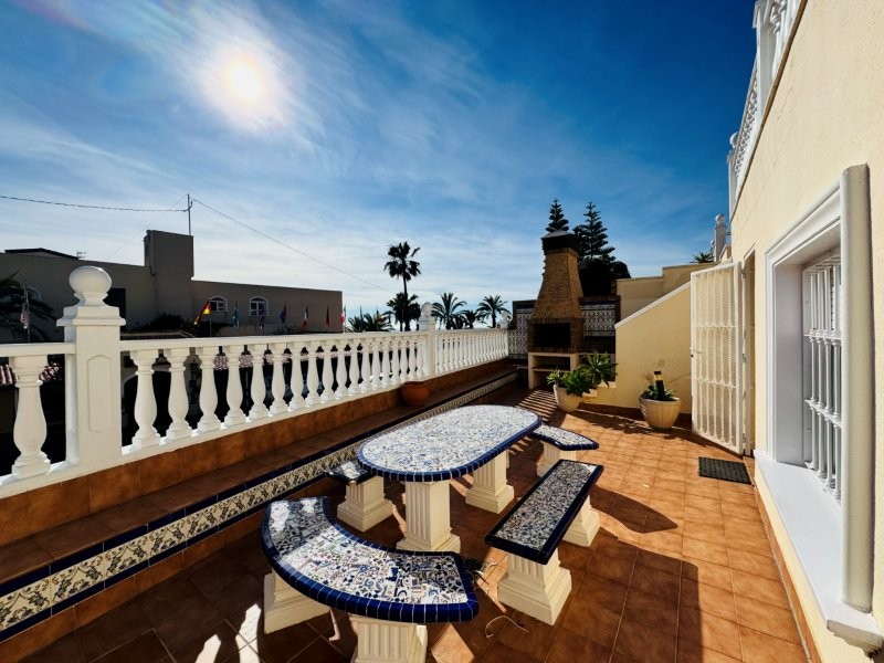 ESPECTACULAR VILLA CON VISTAS AL MAR A 180 METROS DE LA PLAYA EN TORRE LA MATA