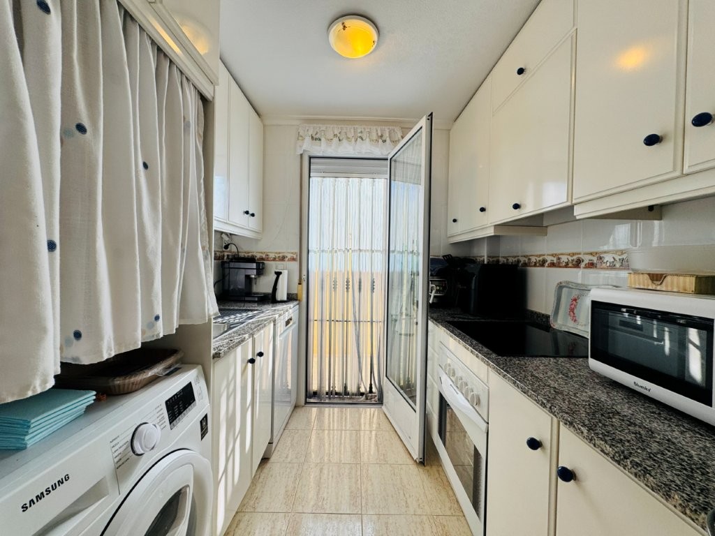 BAJO CON GRAN PARCELA, PISCINA PRIVADA Y A 600 METROS DE LA PLAYA EN LA MATA