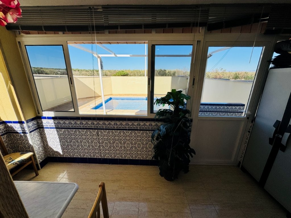 BAJO CON GRAN PARCELA, PISCINA PRIVADA Y A 600 METROS DE LA PLAYA EN LA MATA