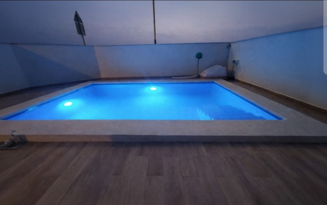 BAJO CON GRAN PARCELA, PISCINA PRIVADA Y A 600 METROS DE LA PLAYA EN LA MATA