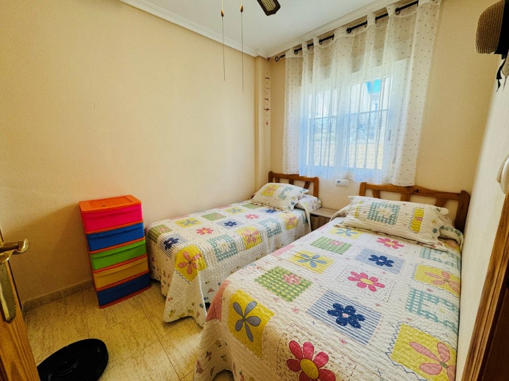 BAJO CON GRAN PARCELA, PISCINA PRIVADA Y A 600 METROS DE LA PLAYA EN LA MATA