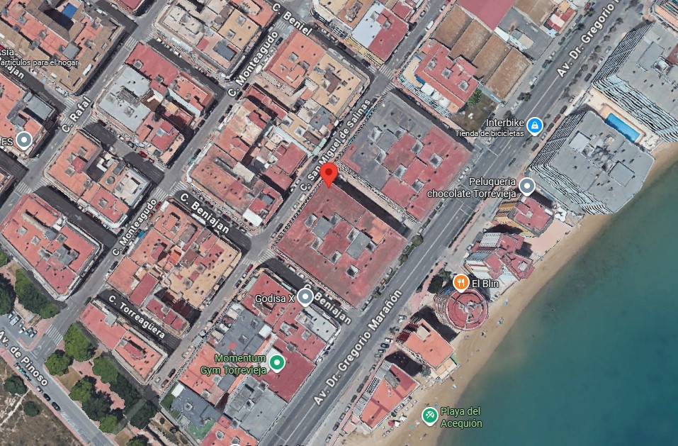 LOCAL COMERCIAL A 50 METROS DEL MAR EN TORREVIEJA – TOTALMENTE EQUIPADO