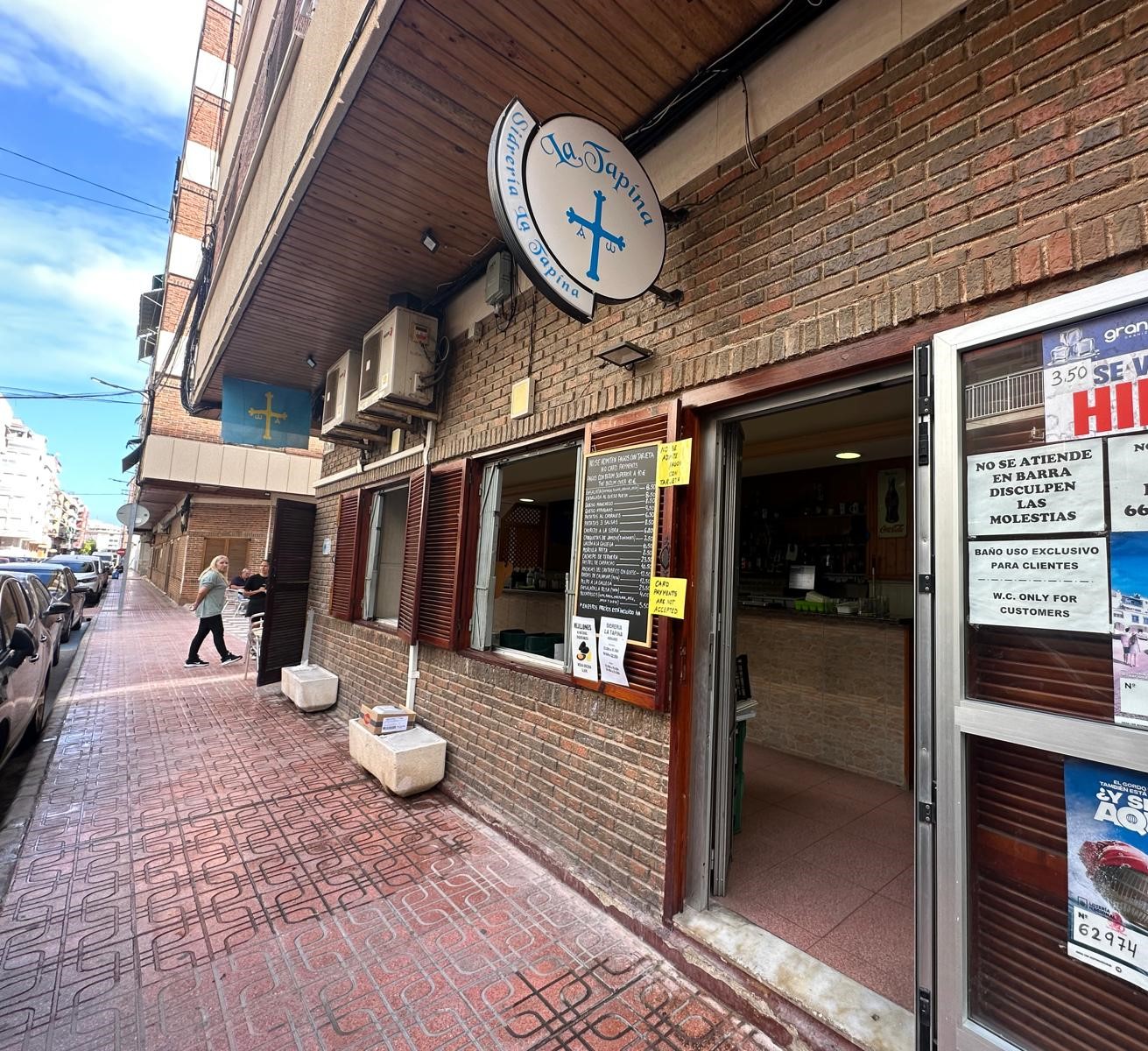LOCAL COMERCIAL A 50 METROS DEL MAR EN TORREVIEJA – TOTALMENTE EQUIPADO