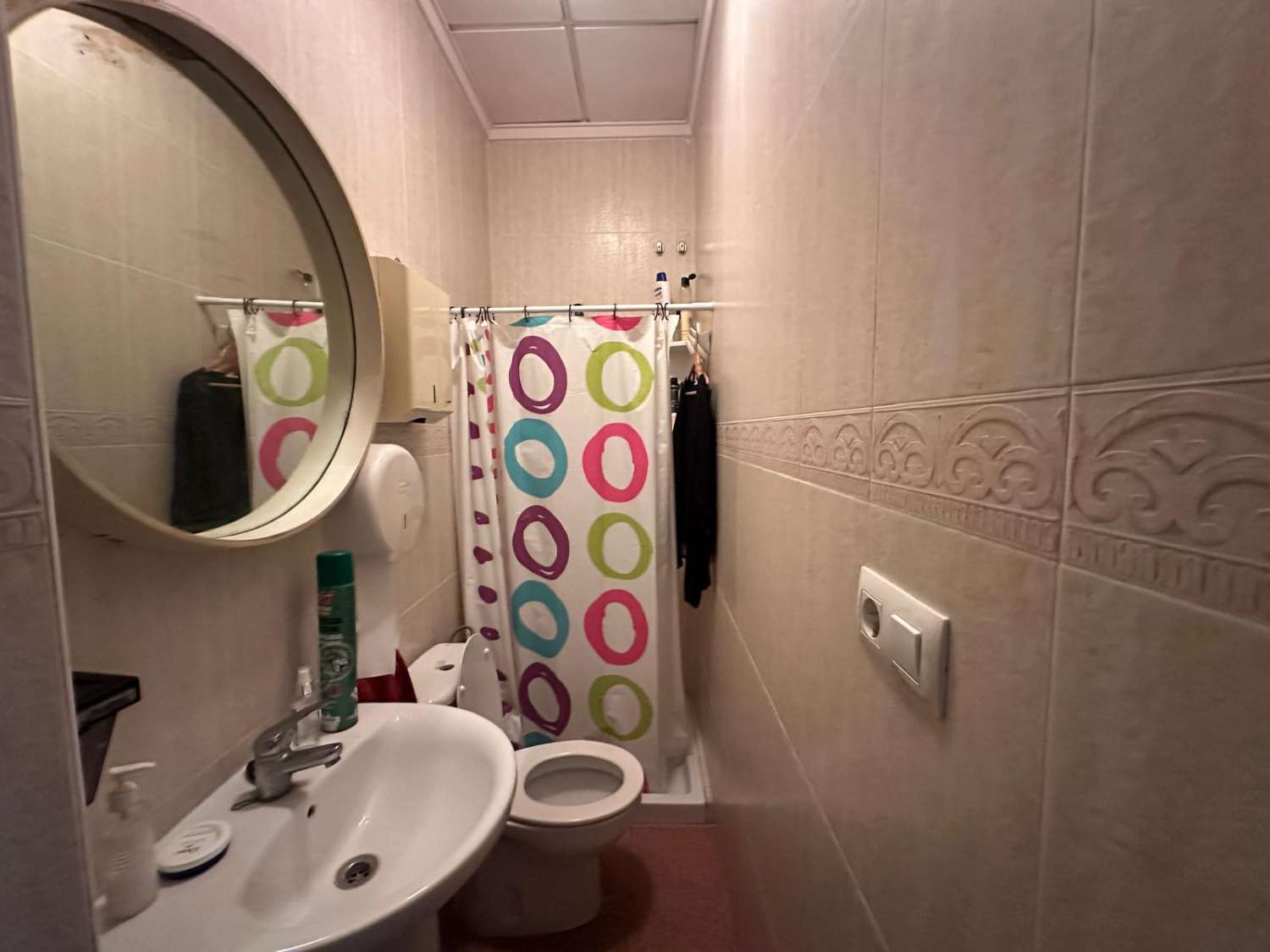 LOCAL COMERCIAL A 50 METROS DEL MAR EN TORREVIEJA – TOTALMENTE EQUIPADO