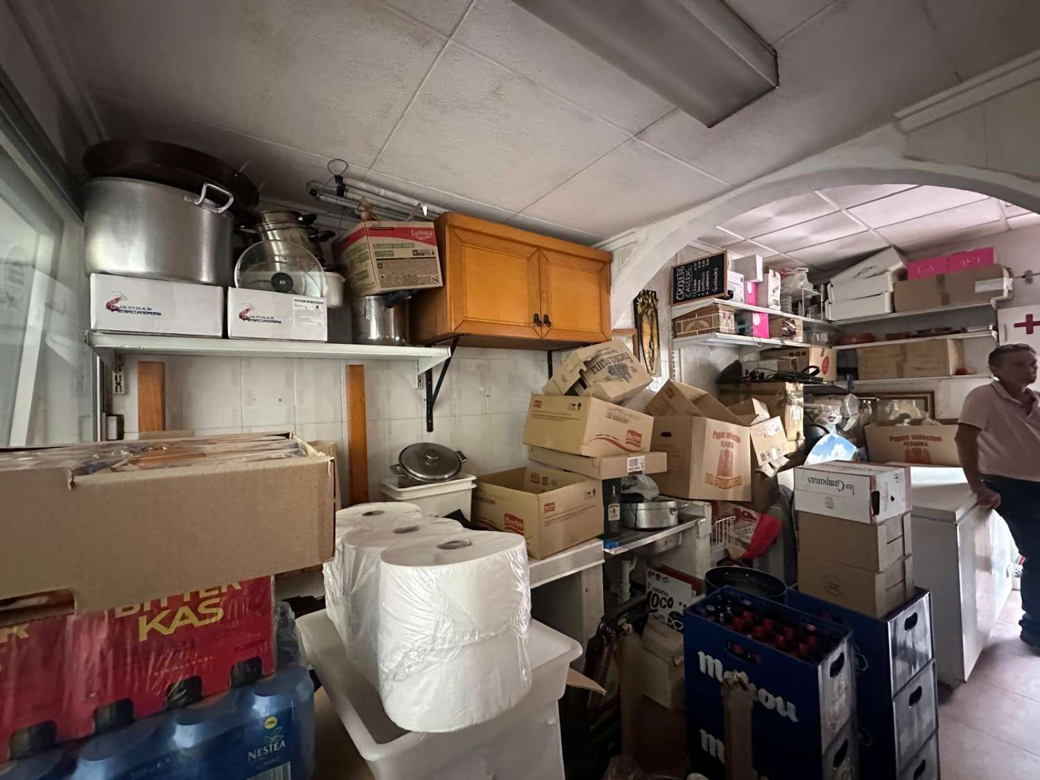 LOCAL COMERCIAL A 50 METROS DEL MAR EN TORREVIEJA – TOTALMENTE EQUIPADO