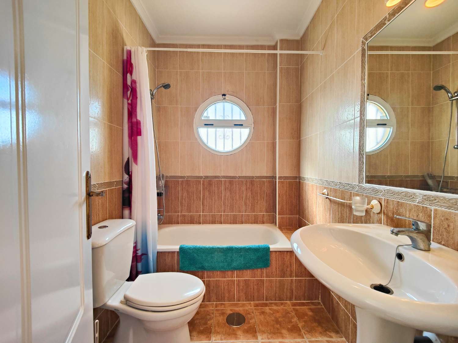 FANTÁSTICA VIVIENDA ADOSADA EN ESQUINA CON SOLÁRIUM Y JARDÍN PRIVADO EN PUNTA PRIMA – Orihuela Costa