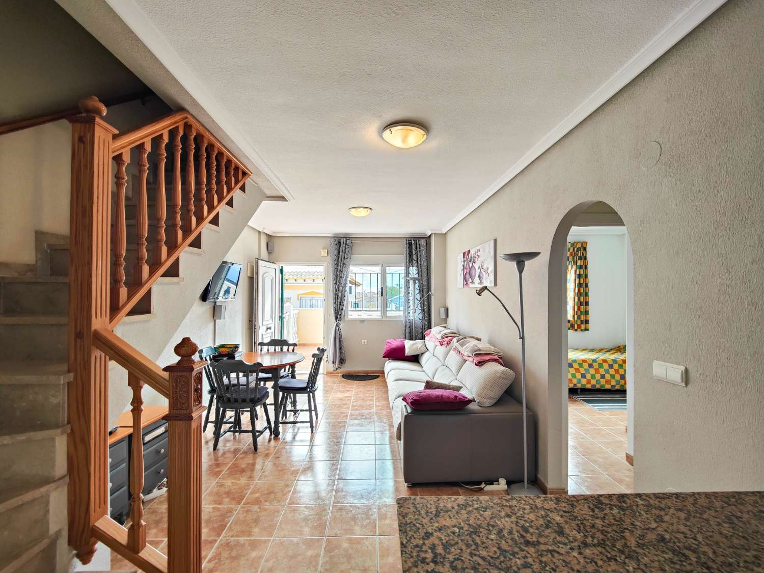 FANTÁSTICA VIVIENDA ADOSADA EN ESQUINA CON SOLÁRIUM Y JARDÍN PRIVADO EN PUNTA PRIMA – Orihuela Costa