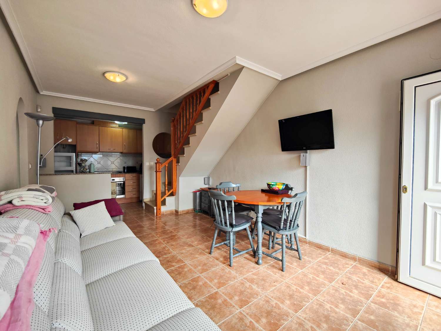 FANTÁSTICA VIVIENDA ADOSADA EN ESQUINA CON SOLÁRIUM Y JARDÍN PRIVADO EN PUNTA PRIMA – Orihuela Costa