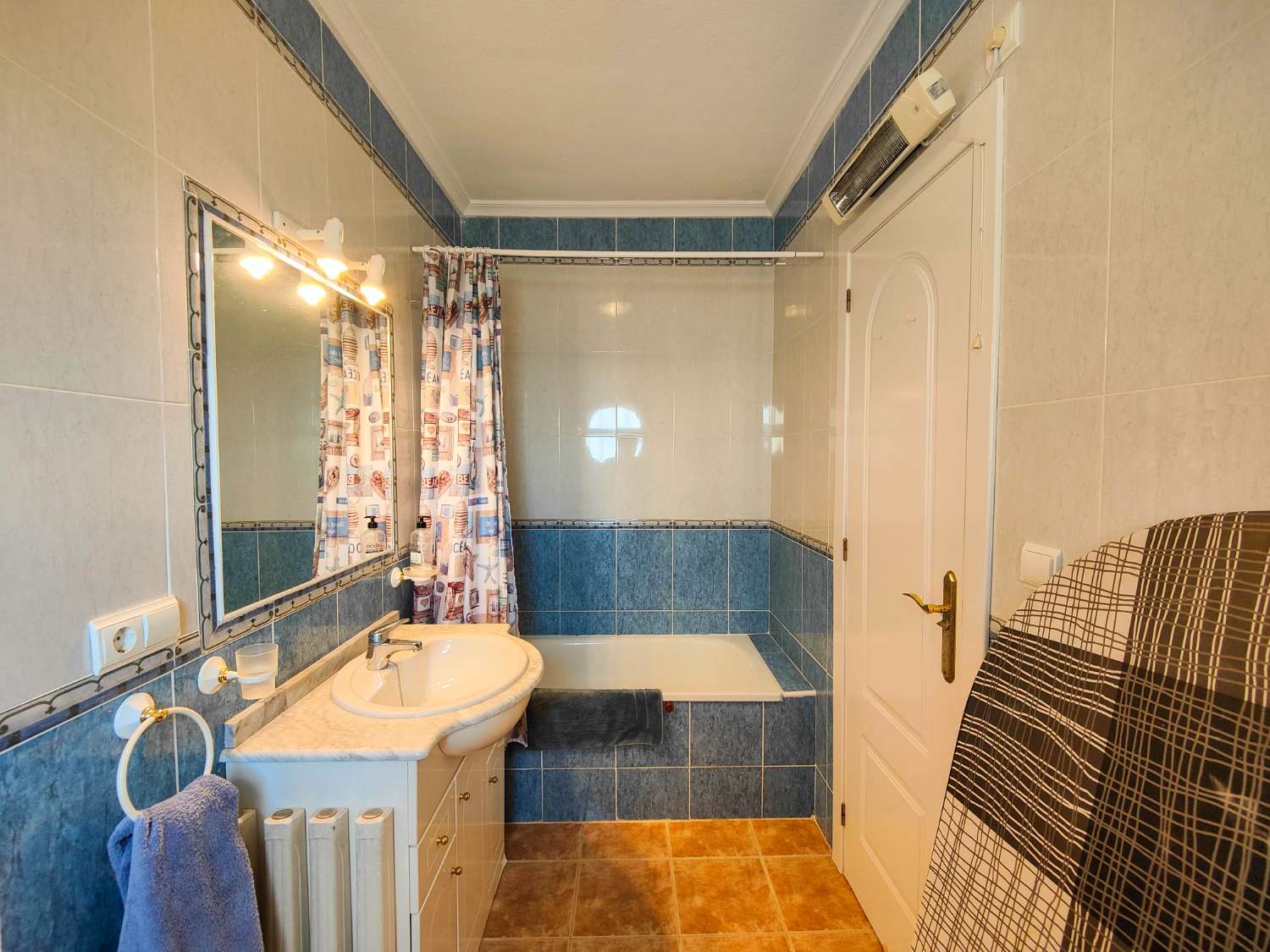 FANTÁSTICA VIVIENDA ADOSADA EN ESQUINA CON SOLÁRIUM Y JARDÍN PRIVADO EN PUNTA PRIMA – Orihuela Costa