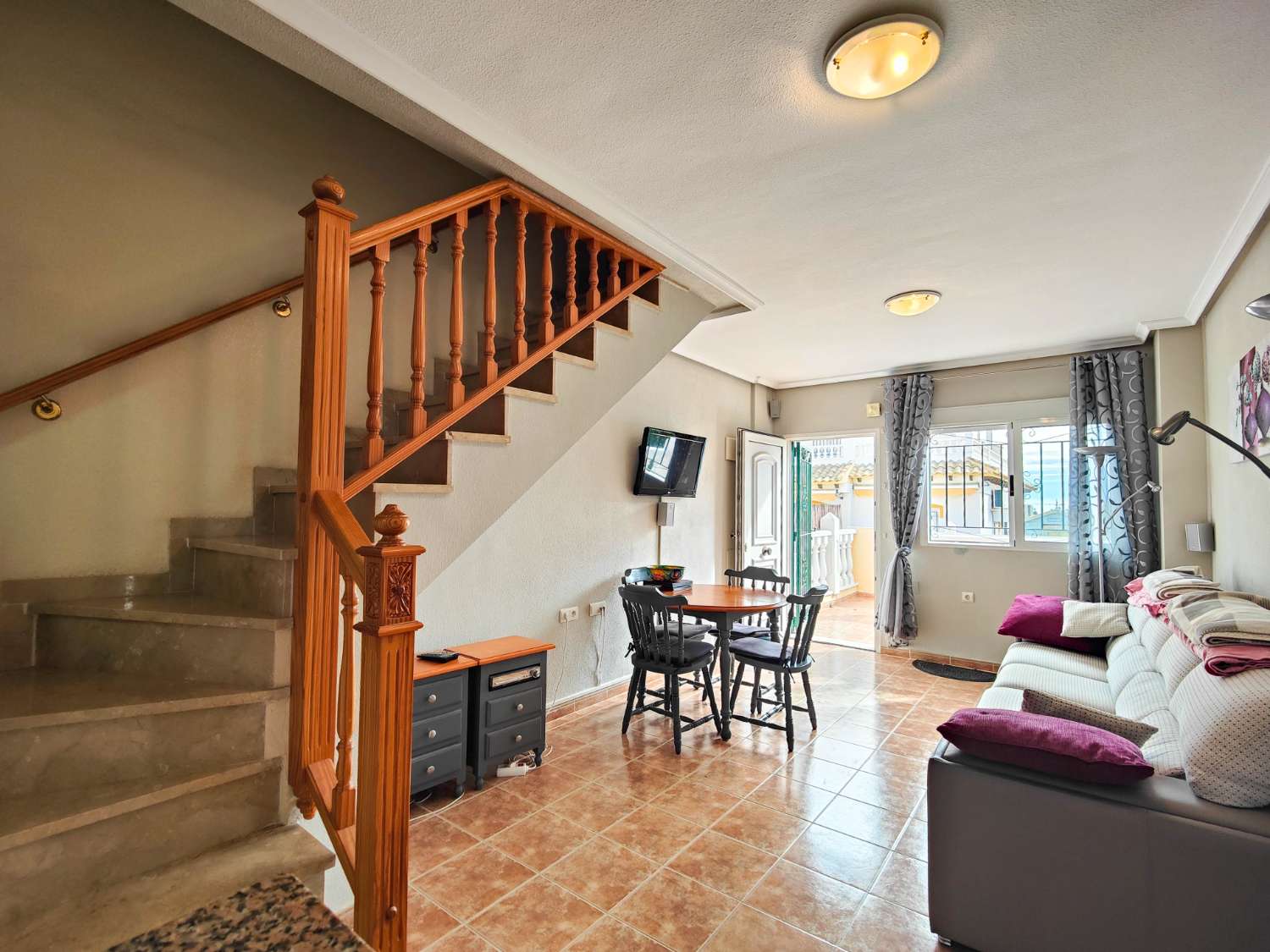 FANTÁSTICA VIVIENDA ADOSADA EN ESQUINA CON SOLÁRIUM Y JARDÍN PRIVADO EN PUNTA PRIMA – Orihuela Costa