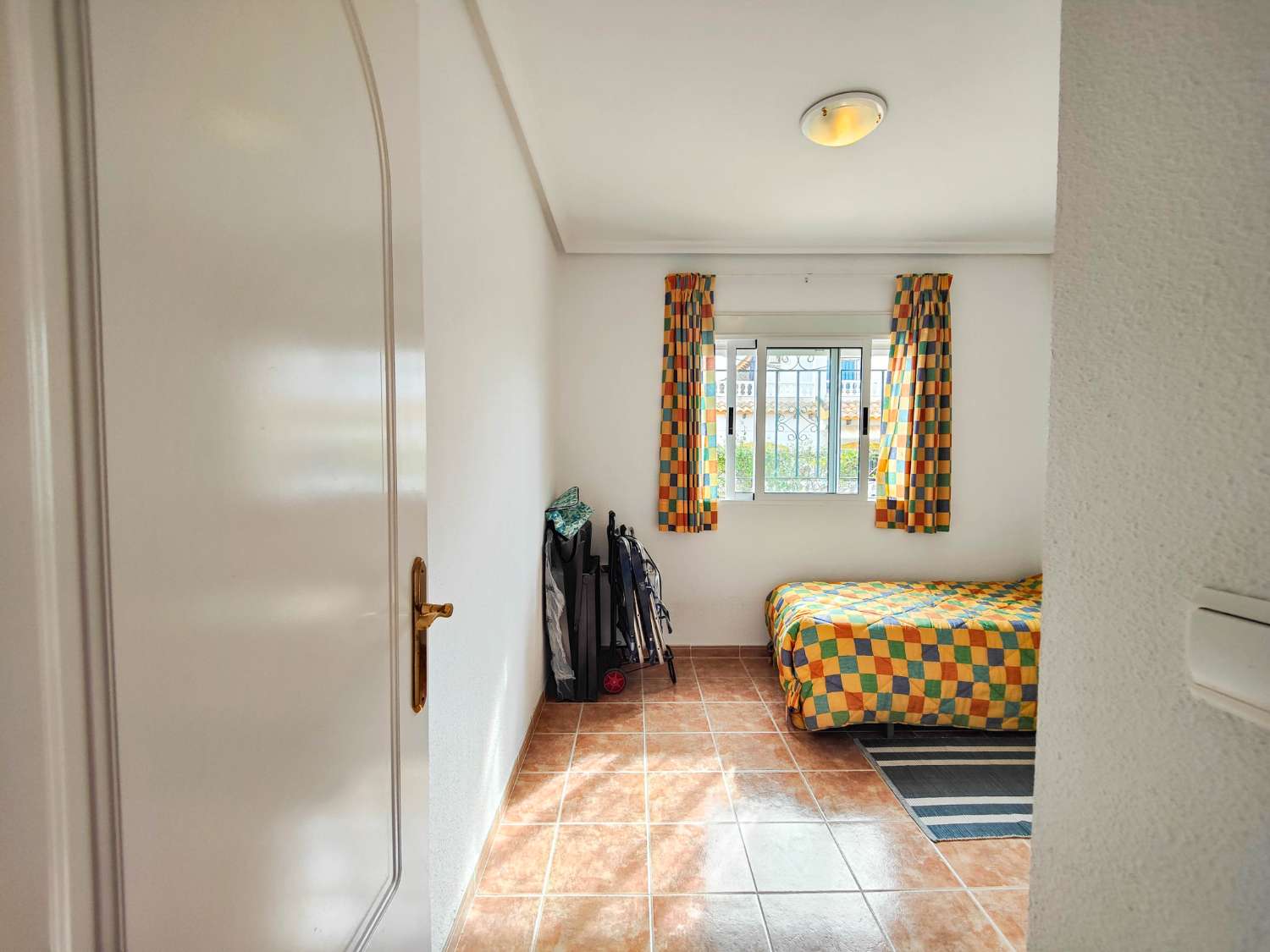 FANTÁSTICA VIVIENDA ADOSADA EN ESQUINA CON SOLÁRIUM Y JARDÍN PRIVADO EN PUNTA PRIMA – Orihuela Costa