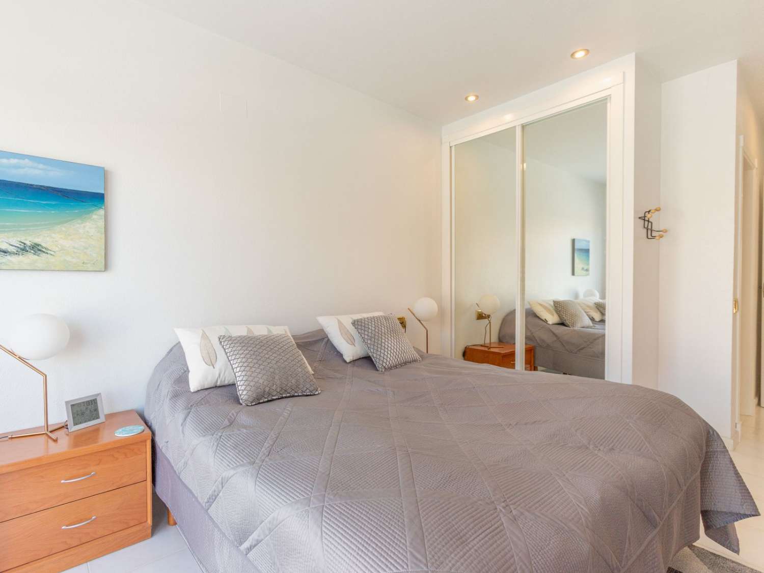 PENTHOUSE EXCLUSIF À 100 M DE LA PLAGE DE LOS LOCOS À TORREVIEJA – 3 CHAMBRES, CHAUFFAGE PAR LE SOL ET PRÊT À EMMÉNAGER