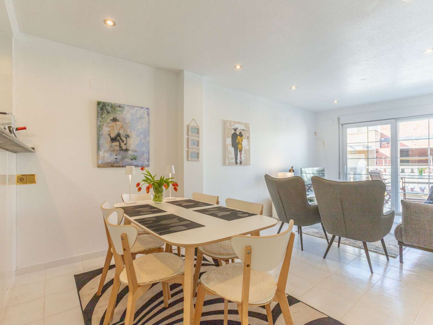 PENTHOUSE EXCLUSIF À 100 M DE LA PLAGE DE LOS LOCOS À TORREVIEJA – 3 CHAMBRES, CHAUFFAGE PAR LE SOL ET PRÊT À EMMÉNAGER