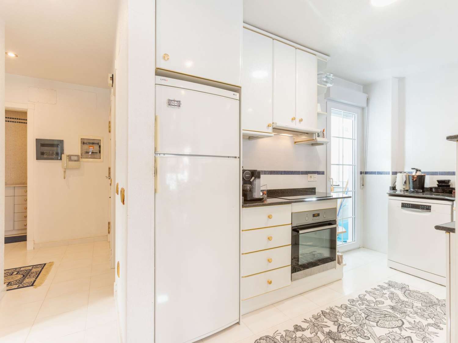 PENTHOUSE EXCLUSIF À 100 M DE LA PLAGE DE LOS LOCOS À TORREVIEJA – 3 CHAMBRES, CHAUFFAGE PAR LE SOL ET PRÊT À EMMÉNAGER