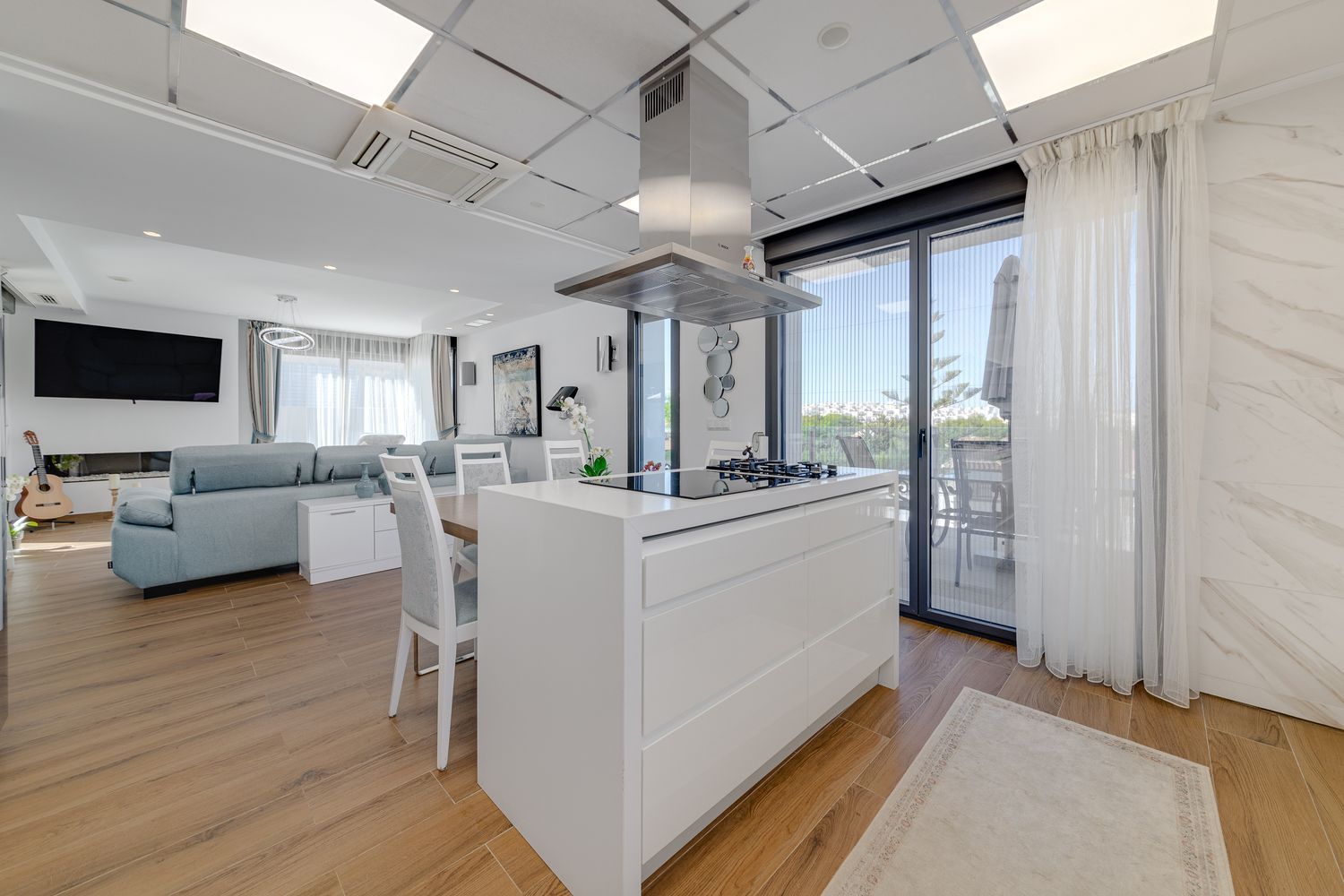 LUXURY VILLA IN TORREVIEJA – CONTEMPORARY DESIGN, SMART TECHNOLOGY AND ABSOLUTE COMFORT