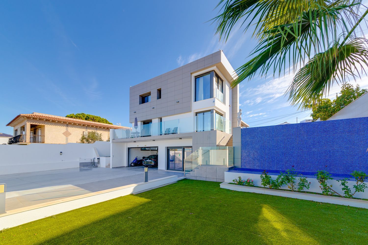 LUXURY VILLA IN TORREVIEJA – CONTEMPORARY DESIGN, SMART TECHNOLOGY AND ABSOLUTE COMFORT