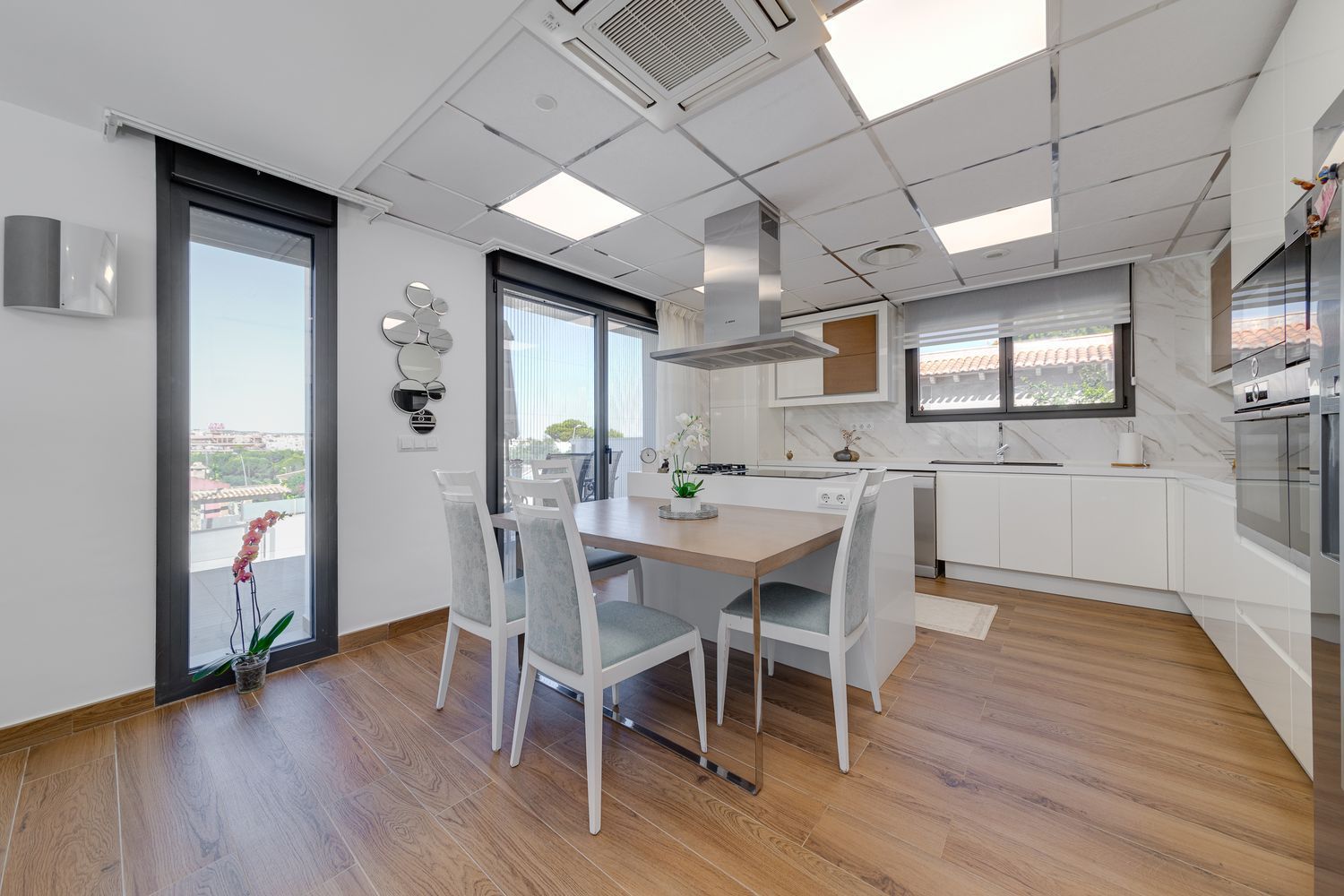 LUXURY VILLA IN TORREVIEJA – CONTEMPORARY DESIGN, SMART TECHNOLOGY AND ABSOLUTE COMFORT