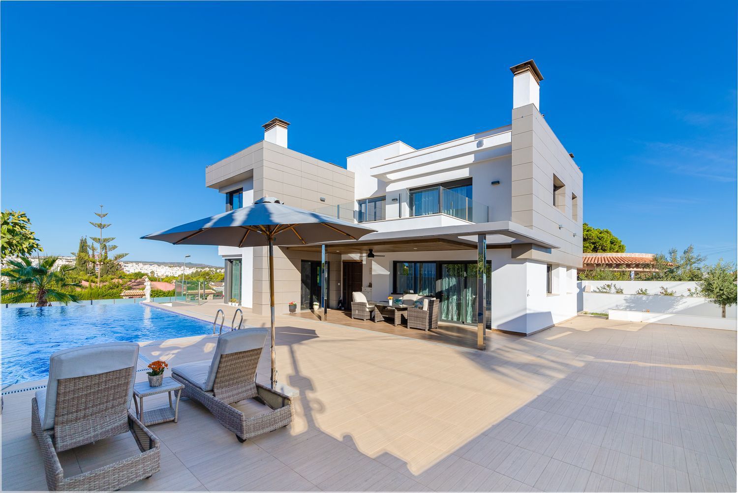 LUXURY VILLA IN TORREVIEJA – CONTEMPORARY DESIGN, SMART TECHNOLOGY AND ABSOLUTE COMFORT
