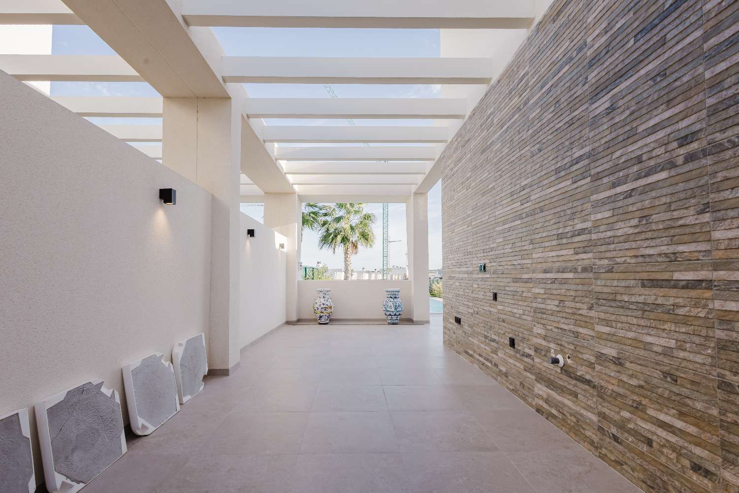 LUKSUSHUVILA YKSITYISELLÄ UIMA-ALLAALLA LA FINCA GOLF RESORTISSA – MODERNI MUOTOILU JA ETELÄSUUNTAINEN SUUNTA