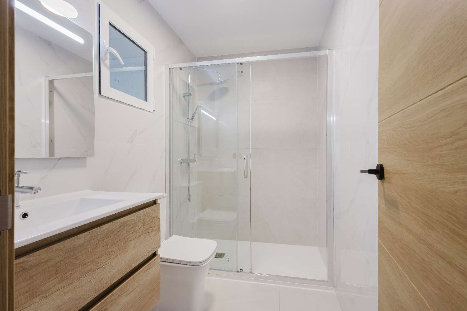 LUKSUSHUVILA YKSITYISELLÄ UIMA-ALLAALLA LA FINCA GOLF RESORTISSA – MODERNI MUOTOILU JA ETELÄSUUNTAINEN SUUNTA