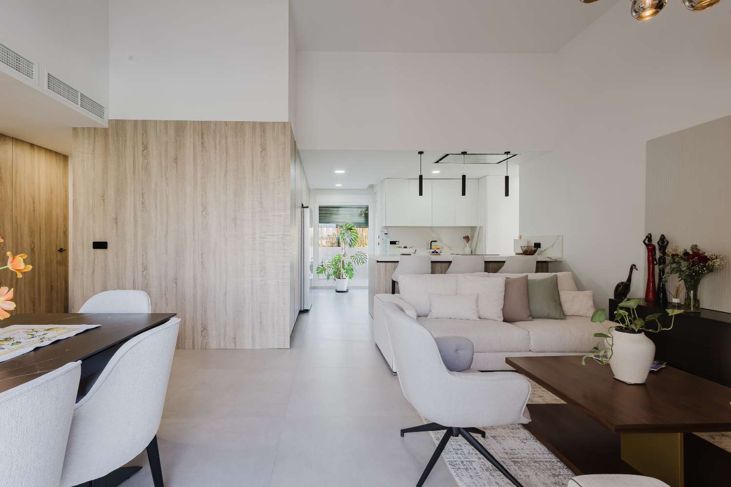 LUKSUSHUVILA YKSITYISELLÄ UIMA-ALLAALLA LA FINCA GOLF RESORTISSA – MODERNI MUOTOILU JA ETELÄSUUNTAINEN SUUNTA