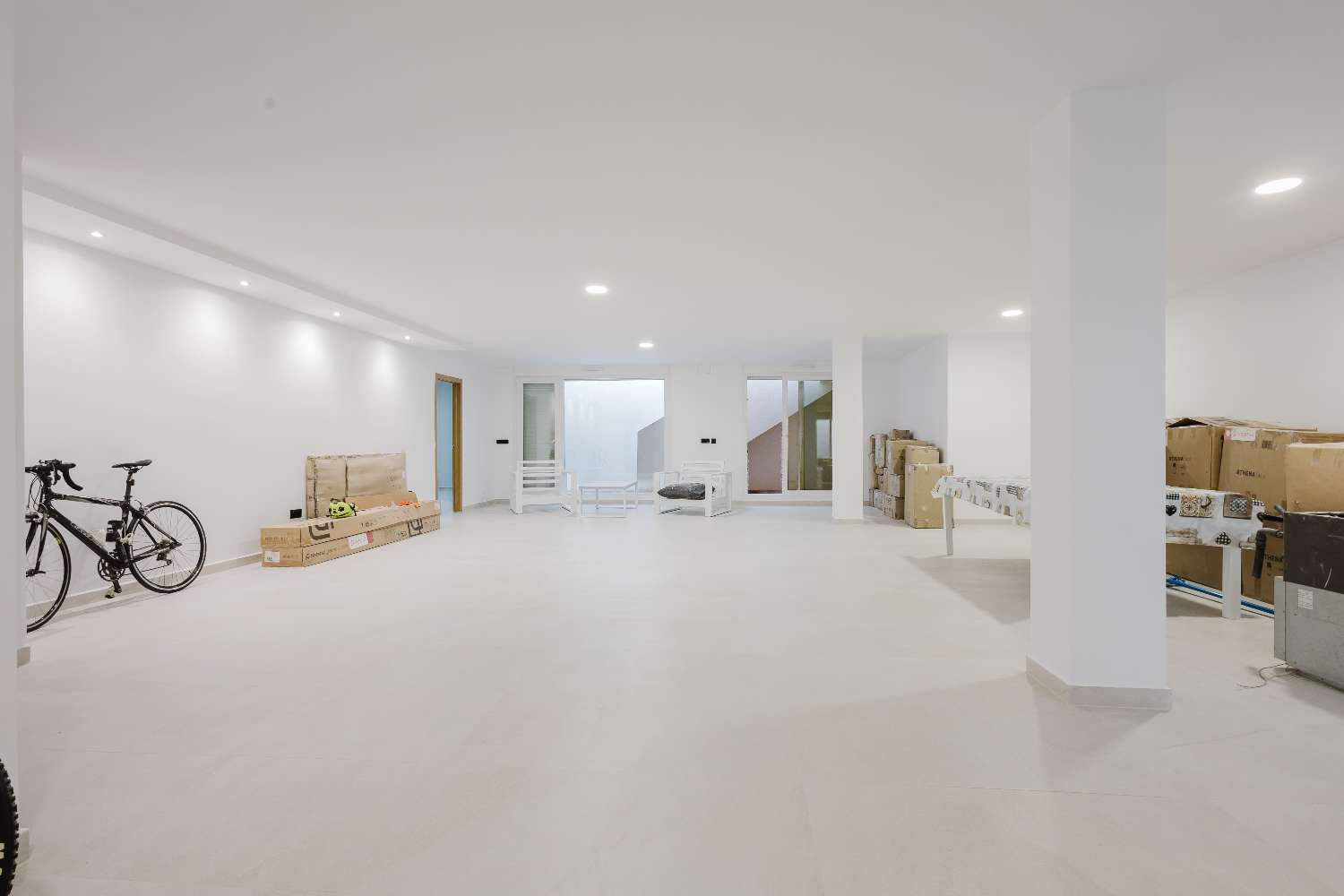 LUKSUSHUVILA YKSITYISELLÄ UIMA-ALLAALLA LA FINCA GOLF RESORTISSA – MODERNI MUOTOILU JA ETELÄSUUNTAINEN SUUNTA