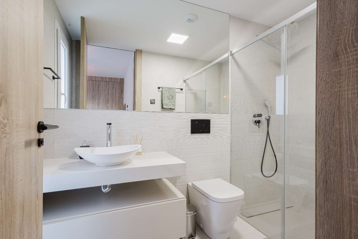 LUKSUSHUVILA YKSITYISELLÄ UIMA-ALLAALLA LA FINCA GOLF RESORTISSA – MODERNI MUOTOILU JA ETELÄSUUNTAINEN SUUNTA