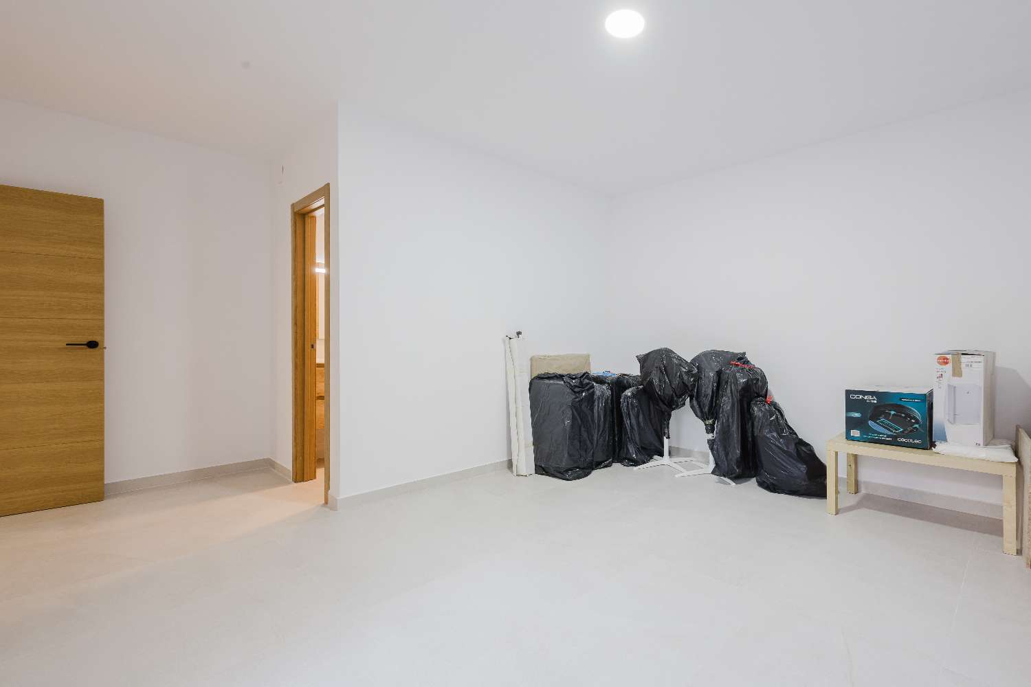 LUKSUSHUVILA YKSITYISELLÄ UIMA-ALLAALLA LA FINCA GOLF RESORTISSA – MODERNI MUOTOILU JA ETELÄSUUNTAINEN SUUNTA