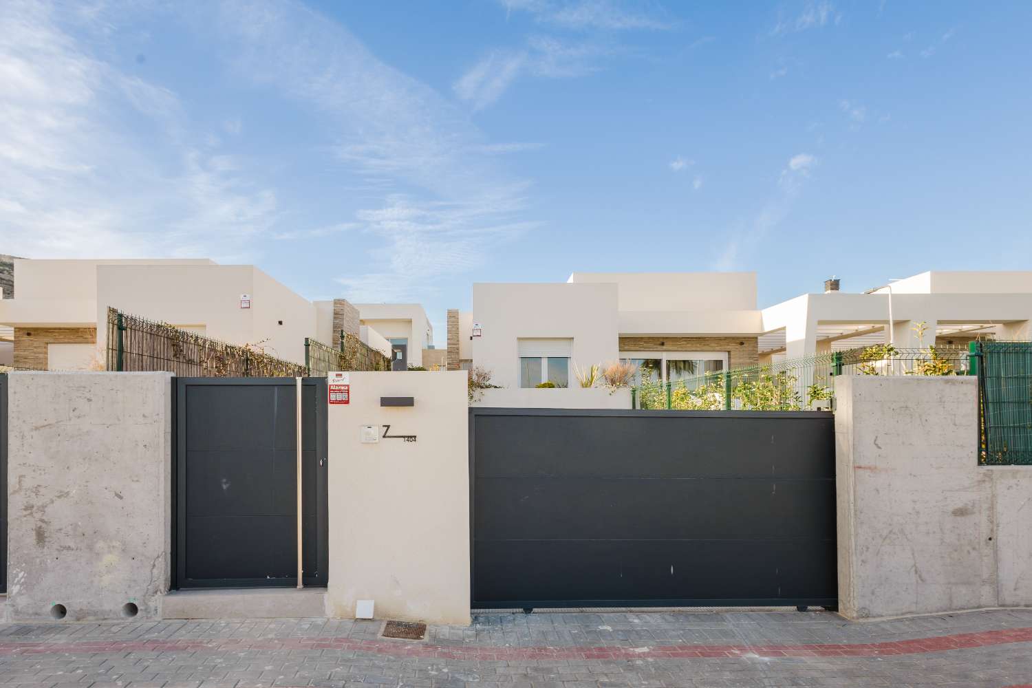 LUKSUSHUVILA YKSITYISELLÄ UIMA-ALLAALLA LA FINCA GOLF RESORTISSA – MODERNI MUOTOILU JA ETELÄSUUNTAINEN SUUNTA