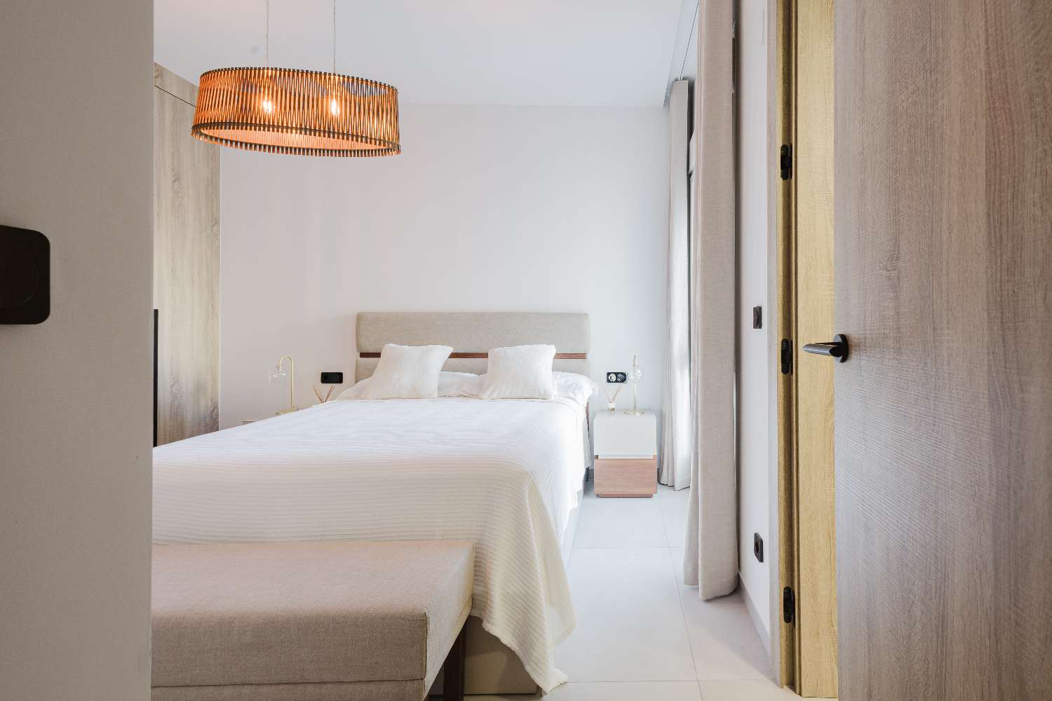 LUKSUSHUVILA YKSITYISELLÄ UIMA-ALLAALLA LA FINCA GOLF RESORTISSA – MODERNI MUOTOILU JA ETELÄSUUNTAINEN SUUNTA