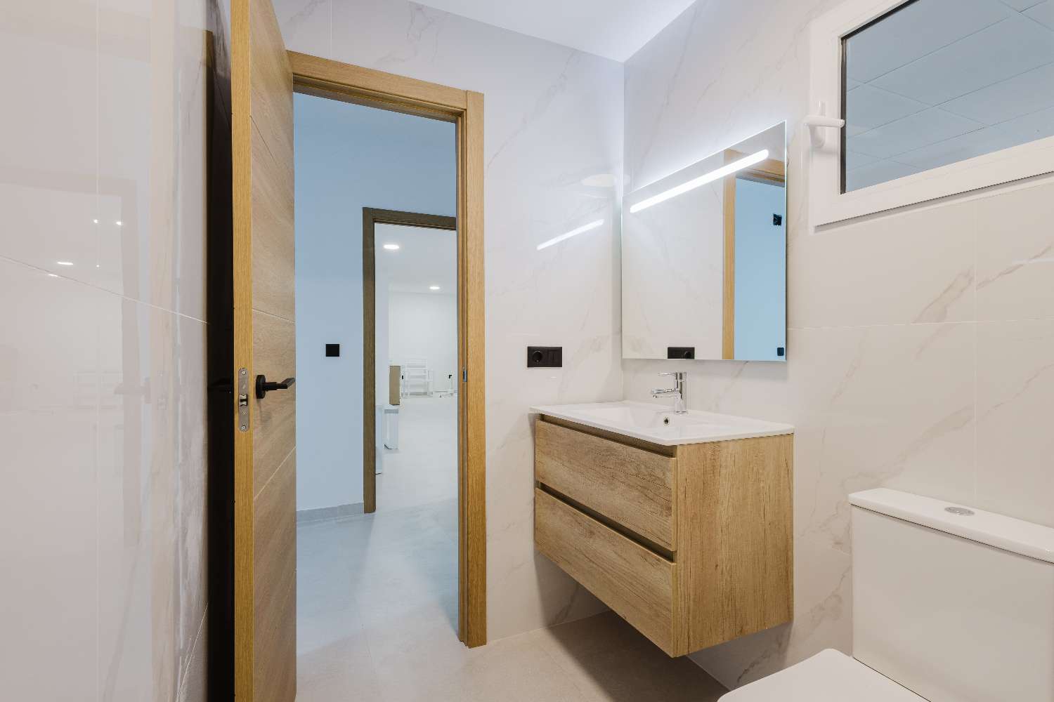 LUKSUSHUVILA YKSITYISELLÄ UIMA-ALLAALLA LA FINCA GOLF RESORTISSA – MODERNI MUOTOILU JA ETELÄSUUNTAINEN SUUNTA